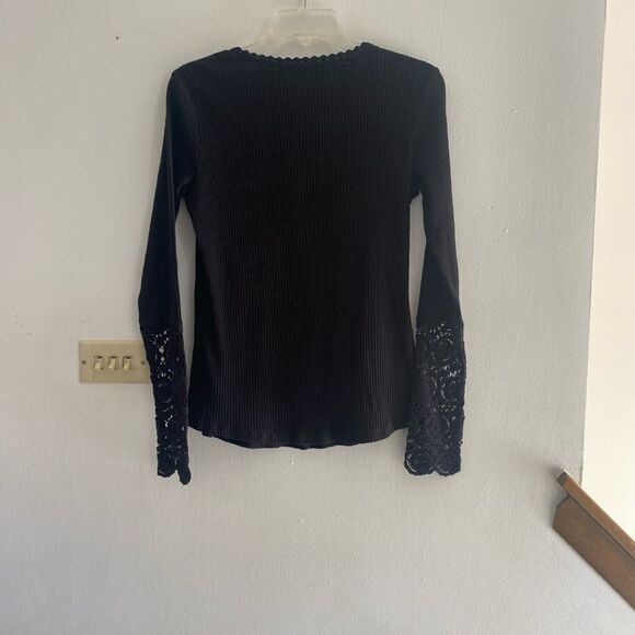 Doe & Rae black long sleeve crochet detail top size small - Picture 11 of 11